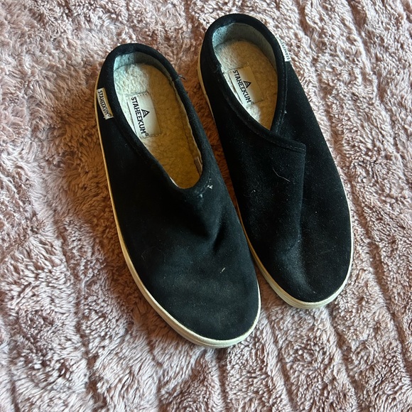 Women's Black Slip-On Shoes - Picture 1 of 3
